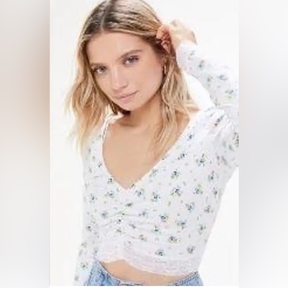 Urban Outfitters Floral Ruched Crop Top with Lace Trim
Size: Large - Picture 1 of 7